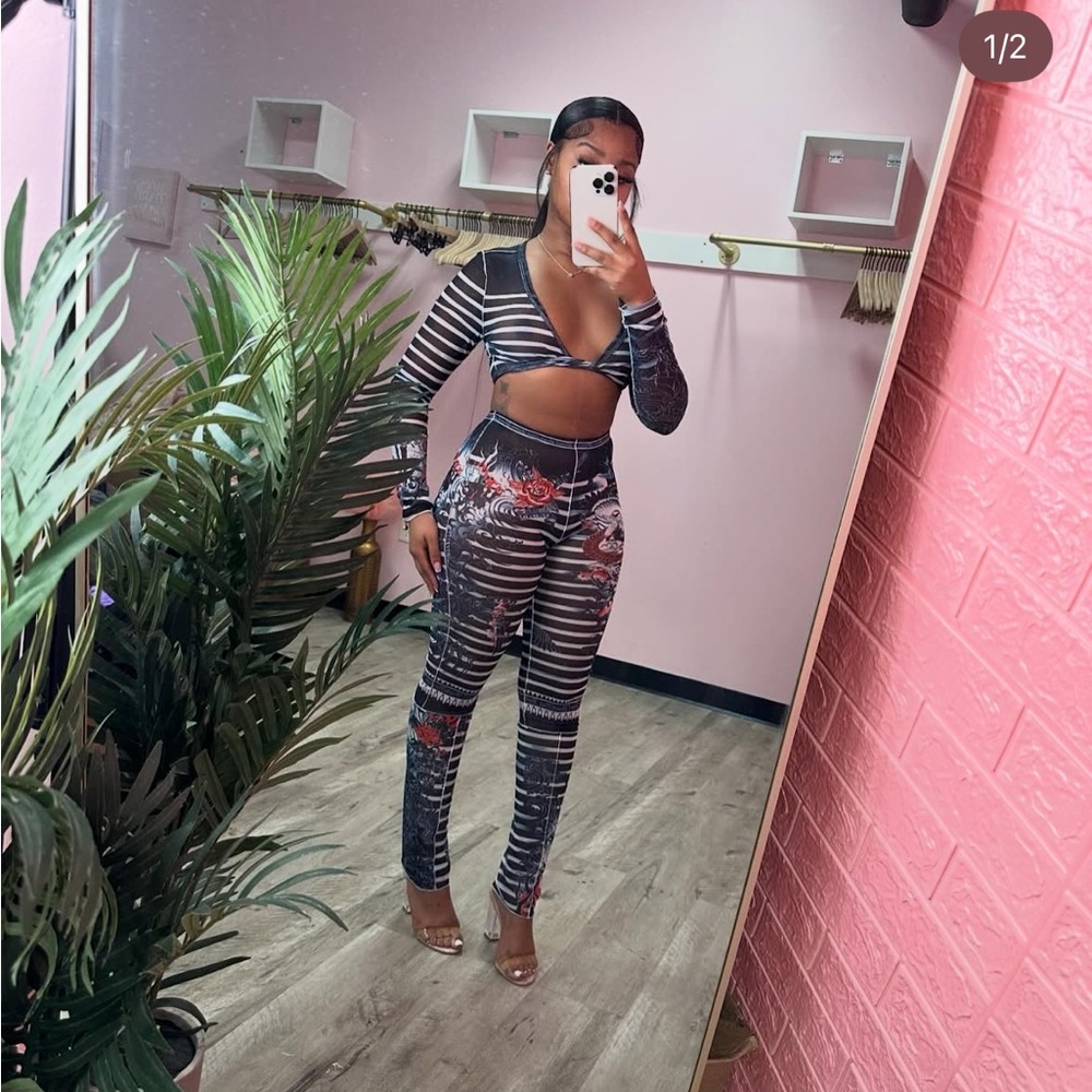 Striped Floral High-Waist Leggings in Black